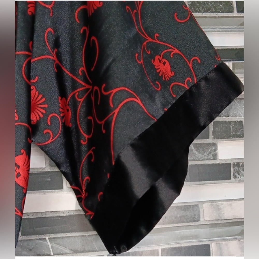 Luxurious Black Red Floral Satin Robe With Belt In-N-Out Burger Lounge Wear. - Picture 9 of 9